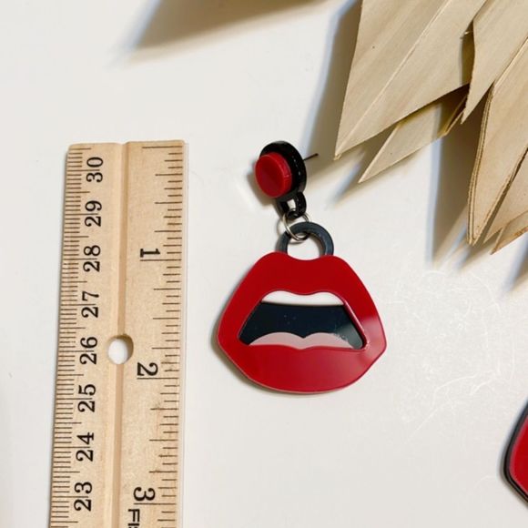 Lips earrings #496  - Picture 5 of 6